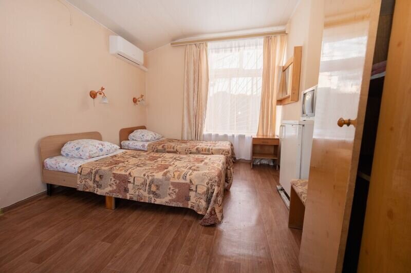 Домик 4-местный 2-комнатный каменный