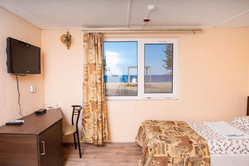 Домик 4-местный 2-комнатный каменный (с видом на море)