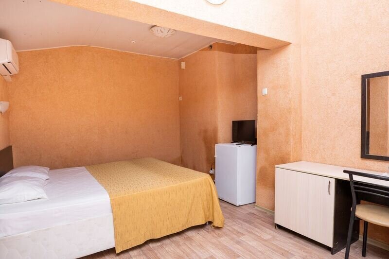 Домик 4-местный 2-комнатный каменный (с видом на море)