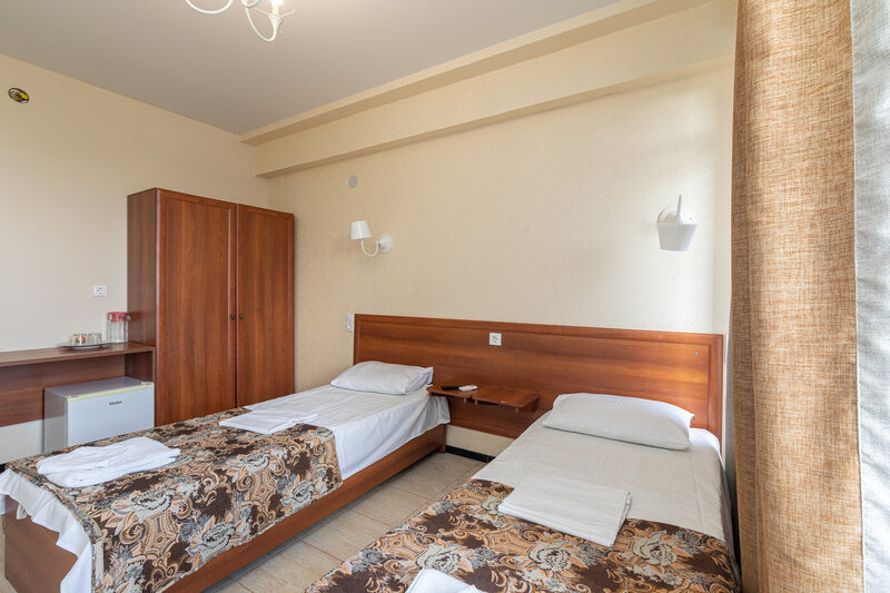 Стандартный 2-местный 1 категории (с ремонтом, с балконом) Золотое руно