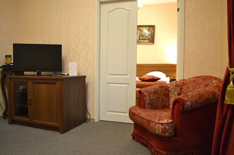 Джуниор Сюит+ 2-местный 2-комнатный (гостевой дом)