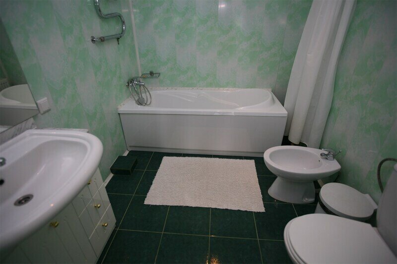 Коттедж 6-местный (с плитой)