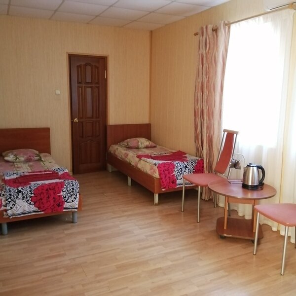 Полулюкс 4-местный 2-комнатный (1.2)