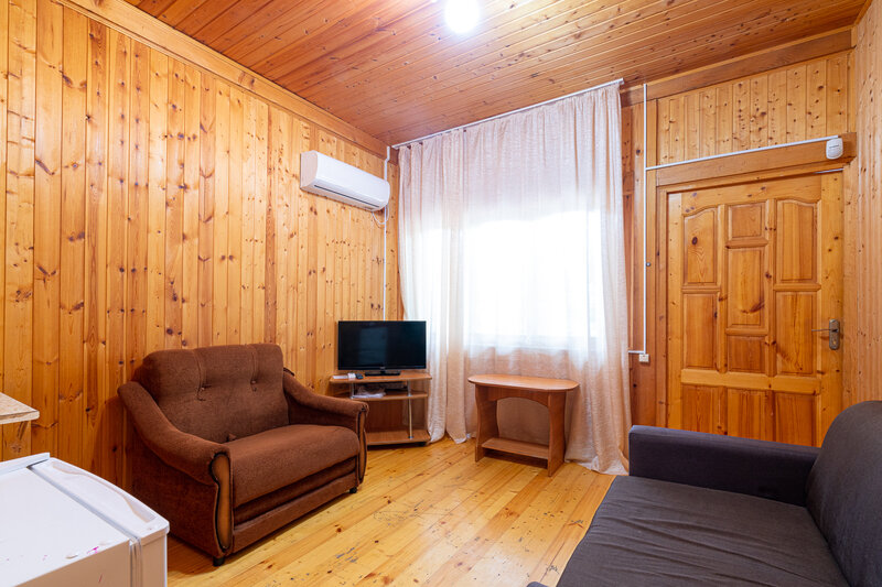 Коттедж 2-местный 1-комнатный (в саду, 2 линия)