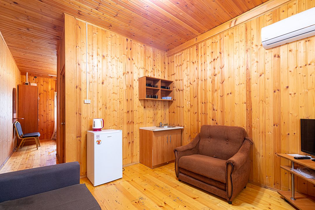 Коттедж 2-местный 1-комнатный (в саду, 2 линия)