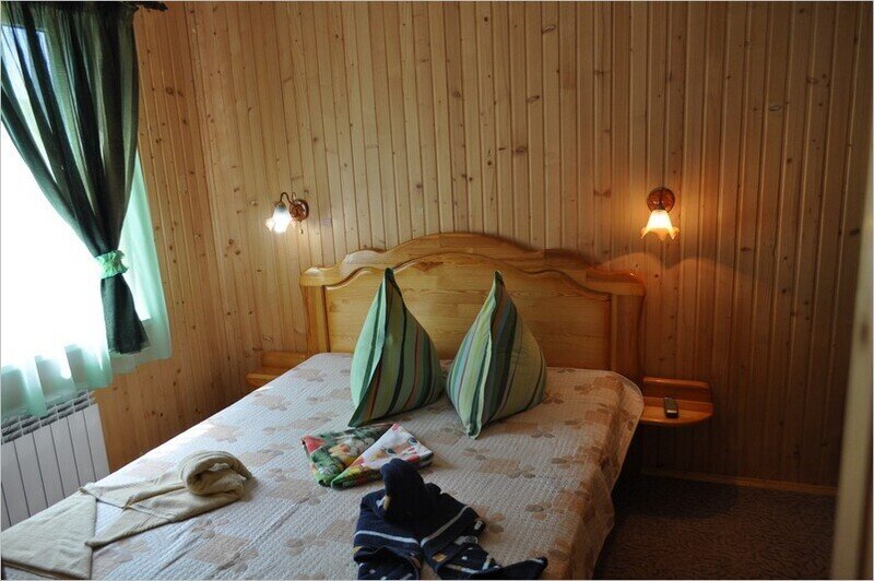 Стандартный 2-местный 2-комнатный (деревянный коттедж)