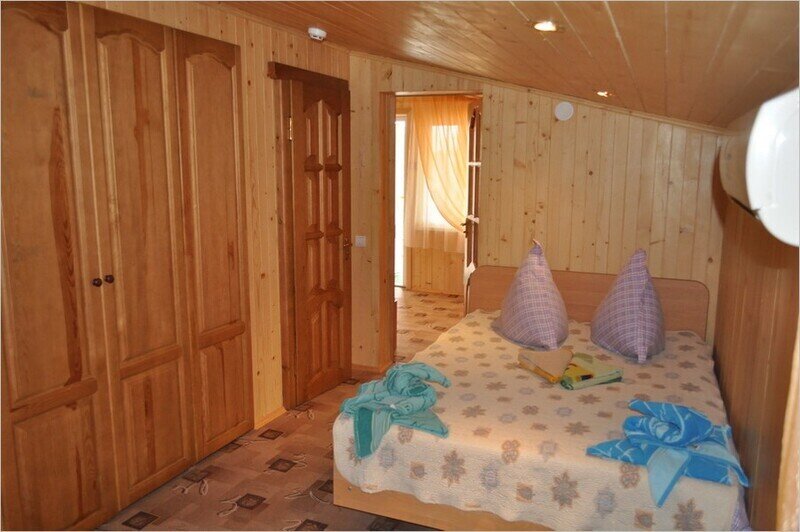 Стандартный 2-местный 2-комнатный (деревянный коттедж)