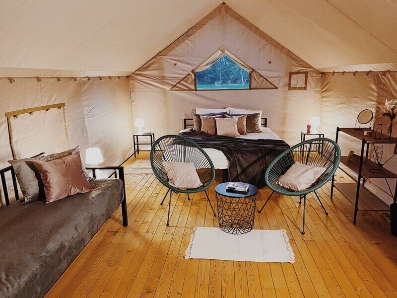 Глемпинг Люкс 3-местный (Сафари-Тент с видом на залив)