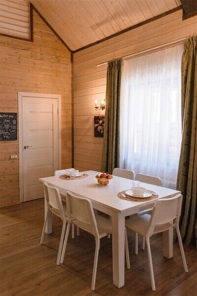 Коттедж 8-местный 4-комнатный (Русский)