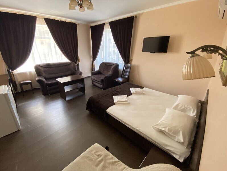 Полулюкс 3-местный (с балконом)