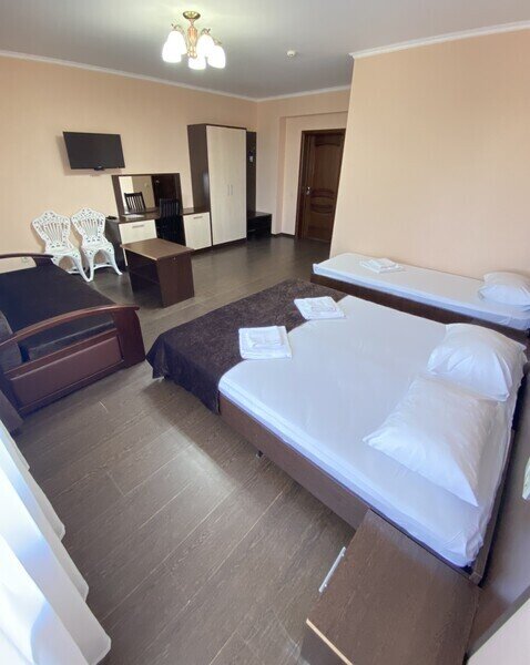 Полулюкс 3-местный (с балконом)