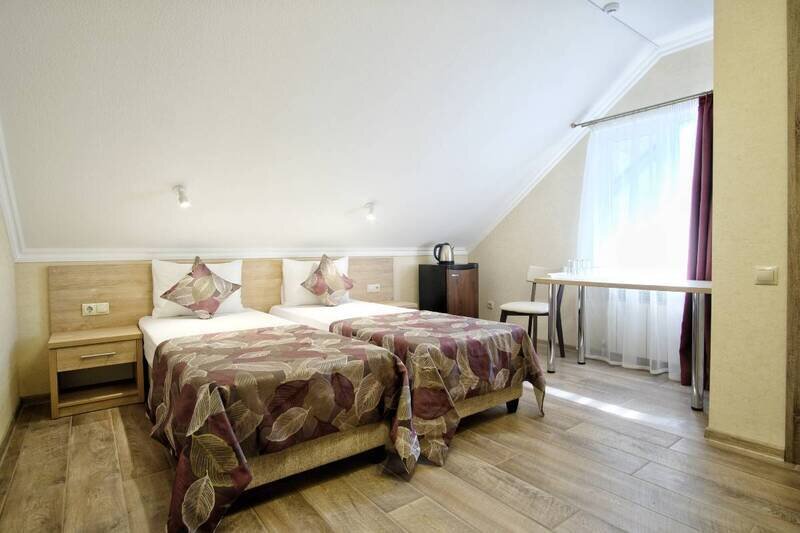 Стандартный 4-местный (Улучшенный, 2 этаж)