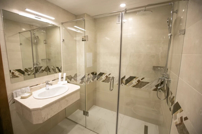 Люкс 2-местный 2-комнатный категория «А» (с балконом, Левое крыло)