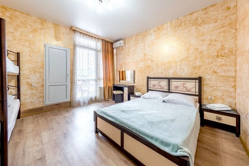 Апартаменты 4-местные (с балконом)