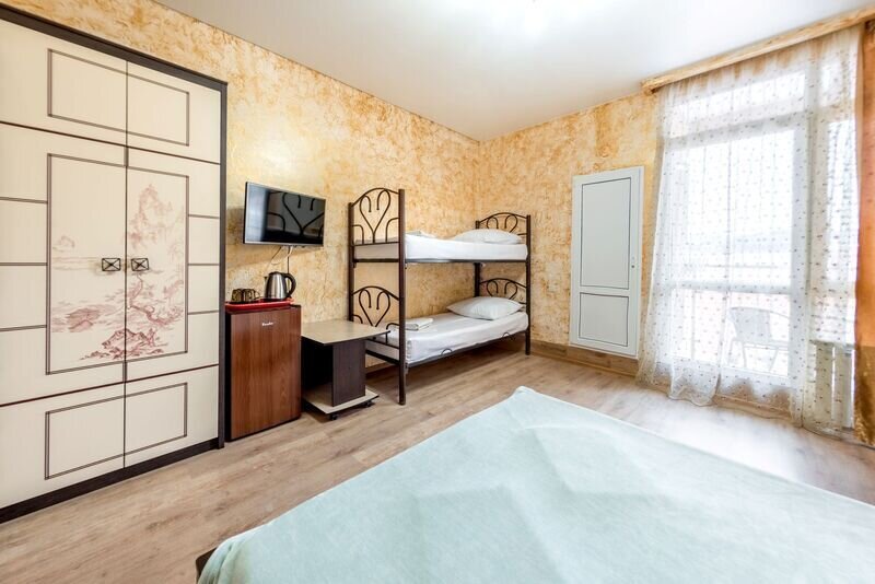 Апартаменты 4-местные (с балконом)