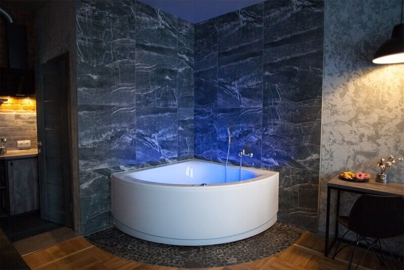 Люкс 4-местный (с гидромассажной ванной)