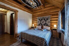 Двухместный номер Кочо-Кучо (Пёстрая сорока) двуспальная кровать, Гостевой дом Бобровая Долина, Ижевск