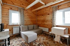 Дом на склоне, мансарда, Гостевая усадьба Златогор, Белокуриха