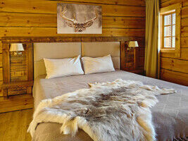 Светёлка люкс с кроватью King Size и видом на озеро, Гостевой комплекс Заонежье, село Великая губа