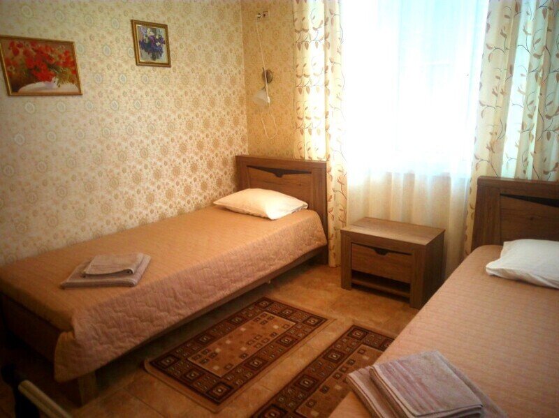 Коттедж 4-местный 2-комнатный Барвинок