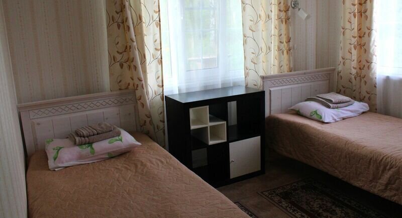 Коттедж 4-местный 2-комнатный Медовый