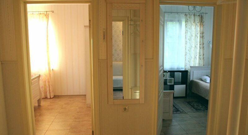 Коттедж 4-местный 2-комнатный Медовый