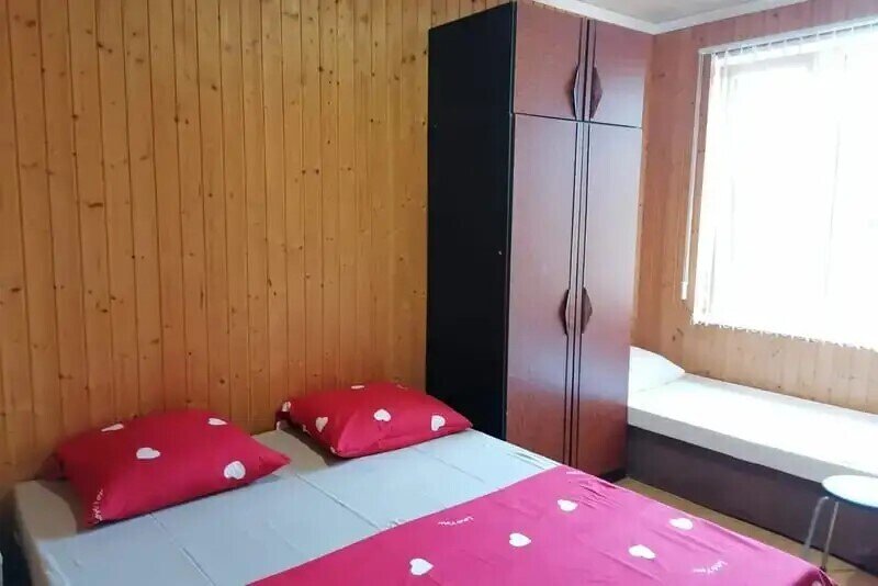 Стандартный 3-местный (две кровати)