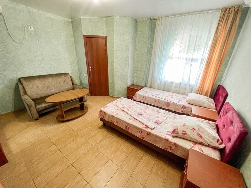 Стандартный 4-местный 2-комнатный8