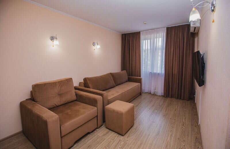 Люкс 2-местный 2-комнатный (вид на горы)