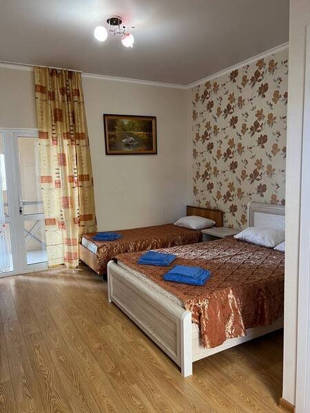 Стандартный 4-местный Улучшенный (с балконом)