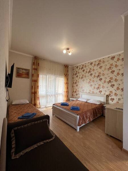 Стандартный 4-местный Улучшенный (с балконом)