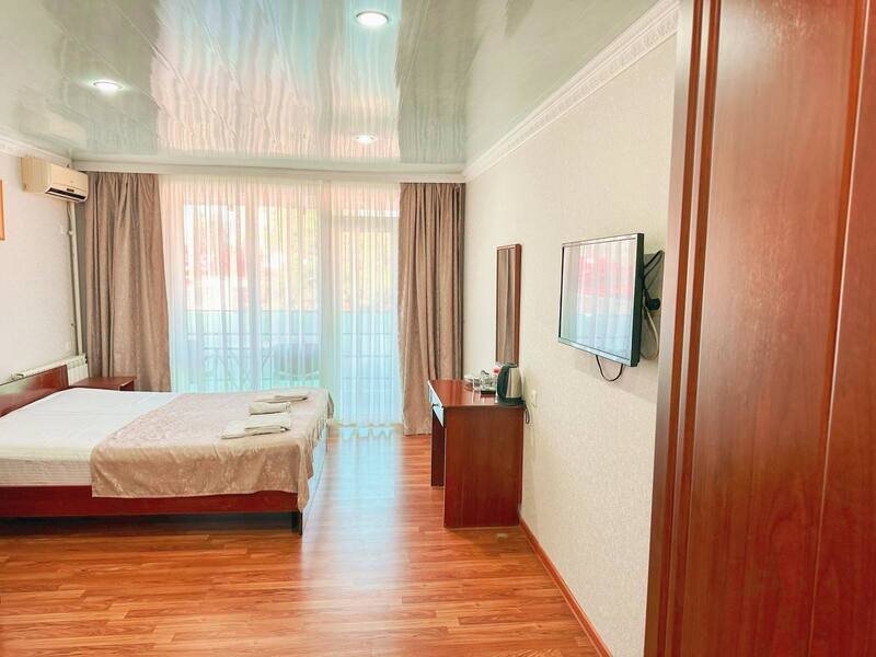 Стандартный 4-местный (с балконом, корпус 1,2)