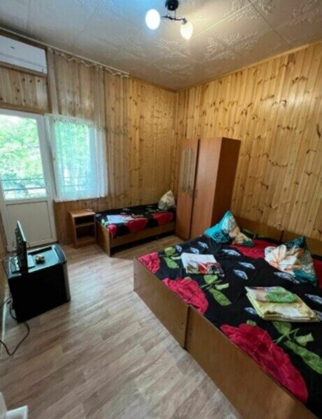 Стандартный 3-местный (с балконом, вид на сад)