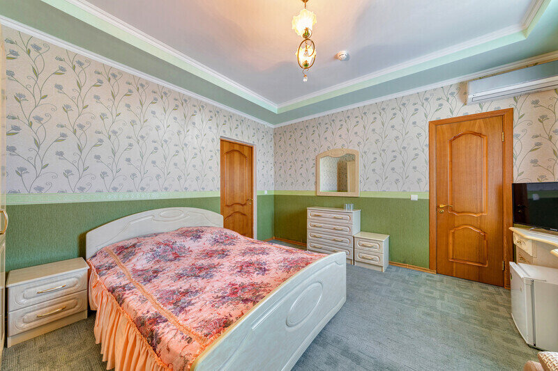 Комфорт 4-местный (Зеленый/Персиковый, с балконом)