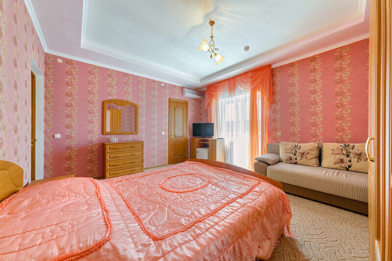 Комфорт 4-местный (Зеленый/Персиковый, с балконом)