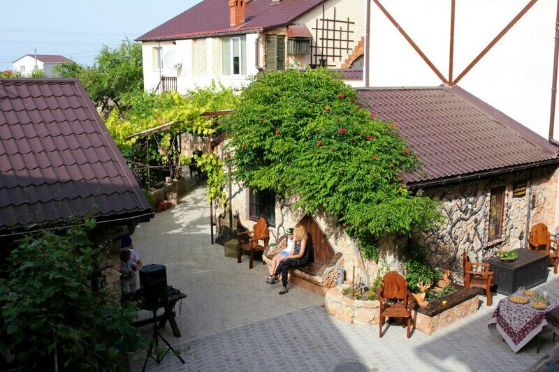 База отдыха Усадьба рыцаря Эдварда Остера «Дом дракона», Крым, Черноморское 