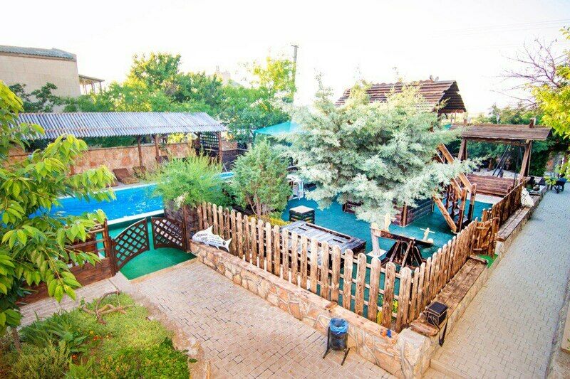 Усадьба рыцаря Эдварда Остера «Дом дракона», Крым: фото 2