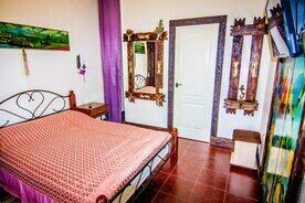 Одноместная комната "Гвиневра", База отдыха Усадьба рыцаря Эдварда Остера «Дом дракона», Черноморское