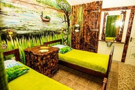 Двухместная комната "Волга-волга", База отдыха Усадьба рыцаря Эдварда Остера «Дом дракона», Черноморское