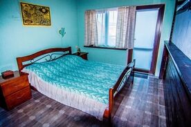 Двухкомнатный номер "Дети капитана Флинта", База отдыха Усадьба рыцаря Эдварда Остера «Дом дракона», Черноморское