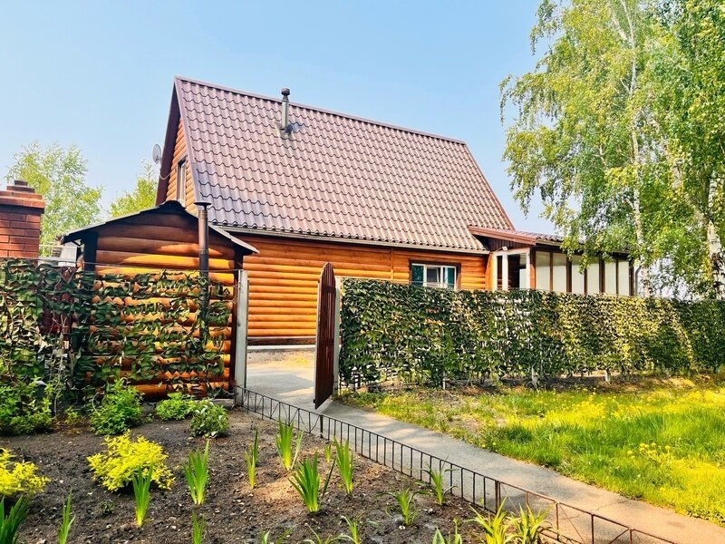 Большой дом с баней