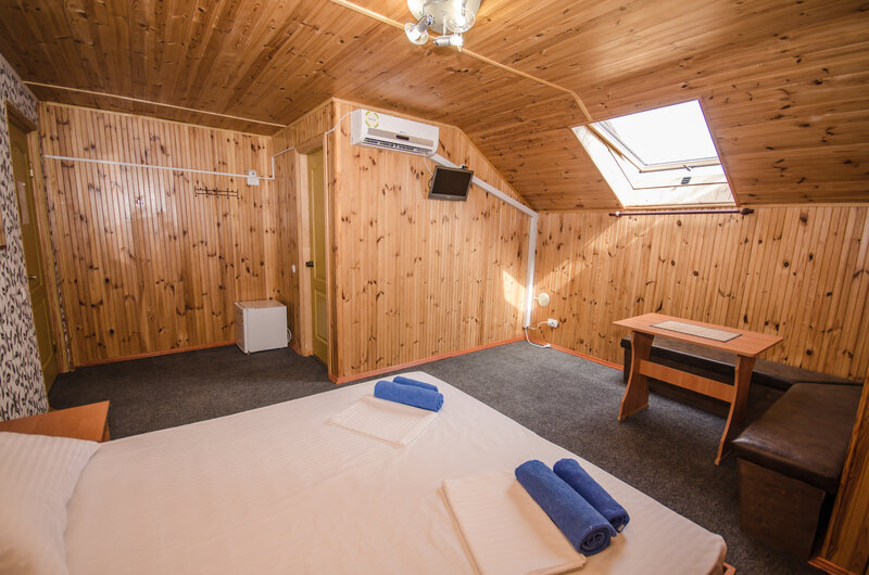 Стандартный 4-местный 1-комнатный (мансарда)