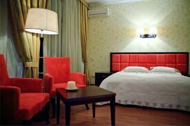 Номер Люкс, Загородный клуб 5 Прудов, Первомайское