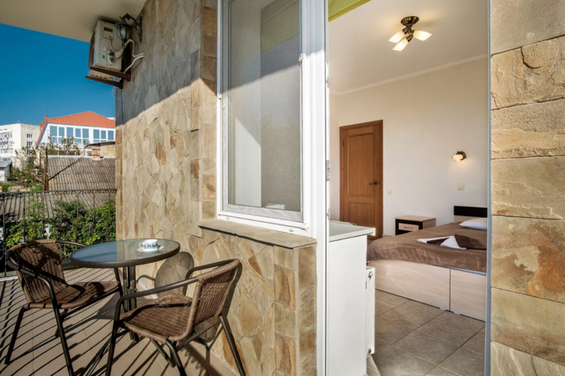 Стандартный 2-местный 1-комнатный (с балконом без вида на море)