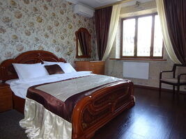 Апартаменты 6-местные с 3 спальнями, Гостевой дом Тавр, Ялта