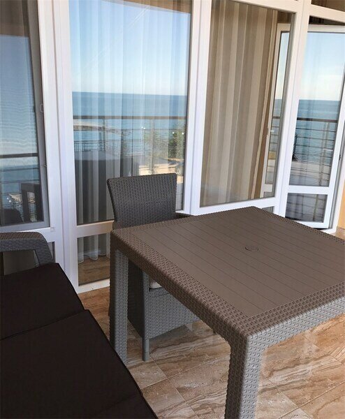 Люкс 5-местный 2-комнатный №14 (вид на море)