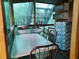 Благоустроенный дом №2 (1-й этаж), База отдыха Три клена, село Ая