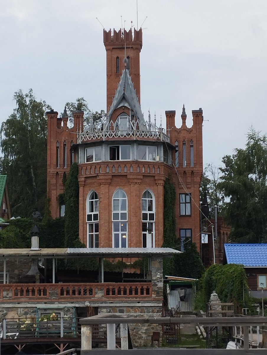 Фото 4 из отзыва о гостевом доме Замок на озере Увильды