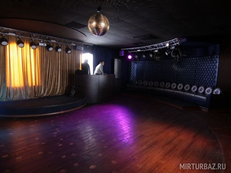 танцевальная площадка