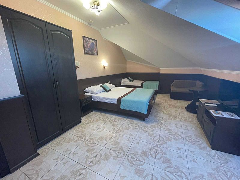 Мансардный 3-местный